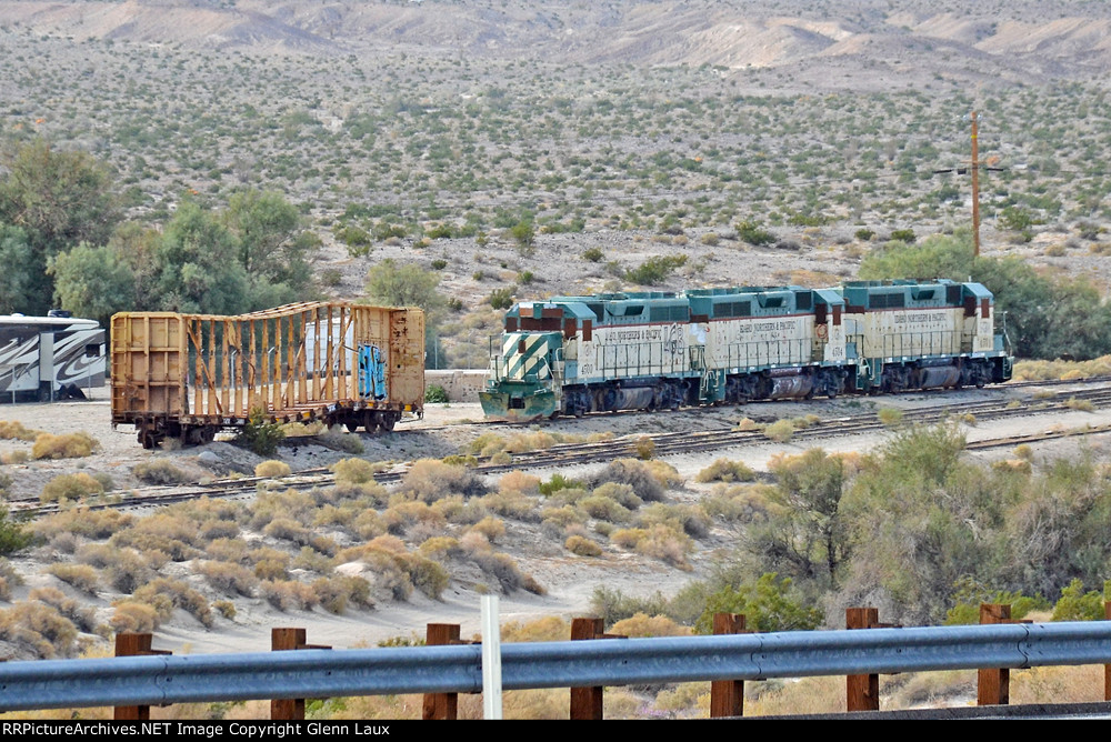 TTZX 86488, STBX 4500, 4504, 4501 all seemingly left for dead, the Centerbeam flat and 4500 show signs of wrecking together